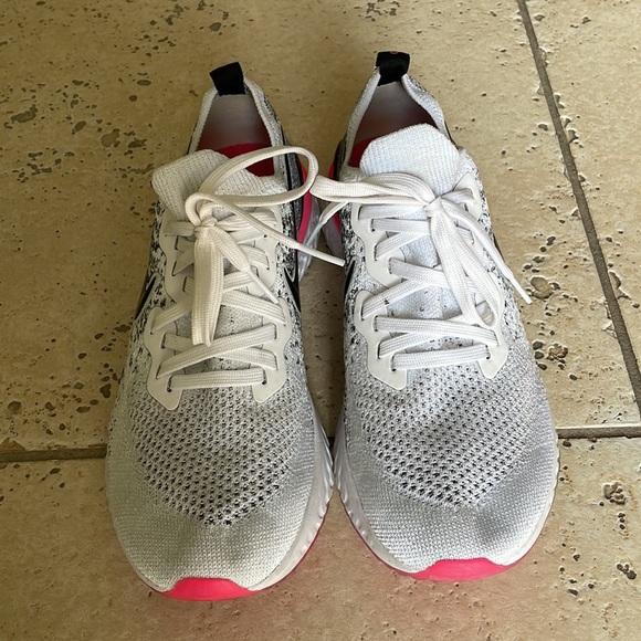 Nike Women’s Epic React Flyknit Size 9 - Picture 2 of 8